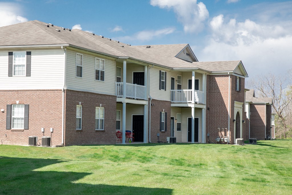 Landscaped lawns at The Reserve at Williams Glen Apartments, 2201 Williams Glen Blvd, Zionsville