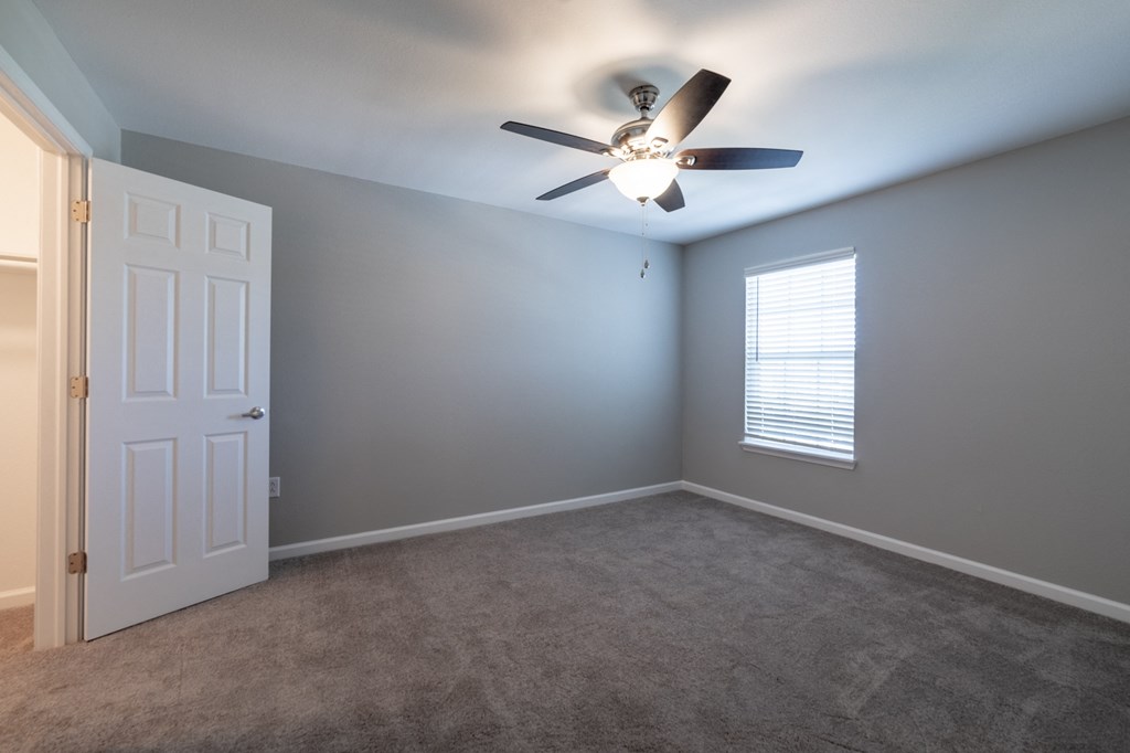 Rooms with ceiling fan and light at The Reserve at Williams Glen, Indiana