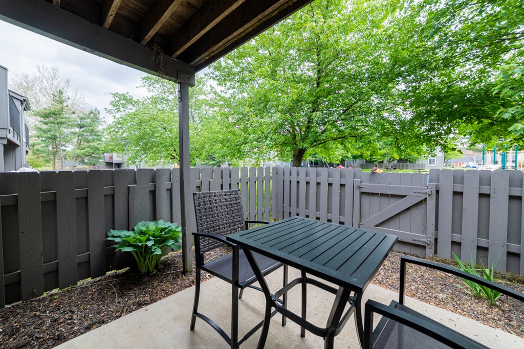 Shaded Outdoor Courtyard Area at Woodbridge Apartments, Louisville, KY