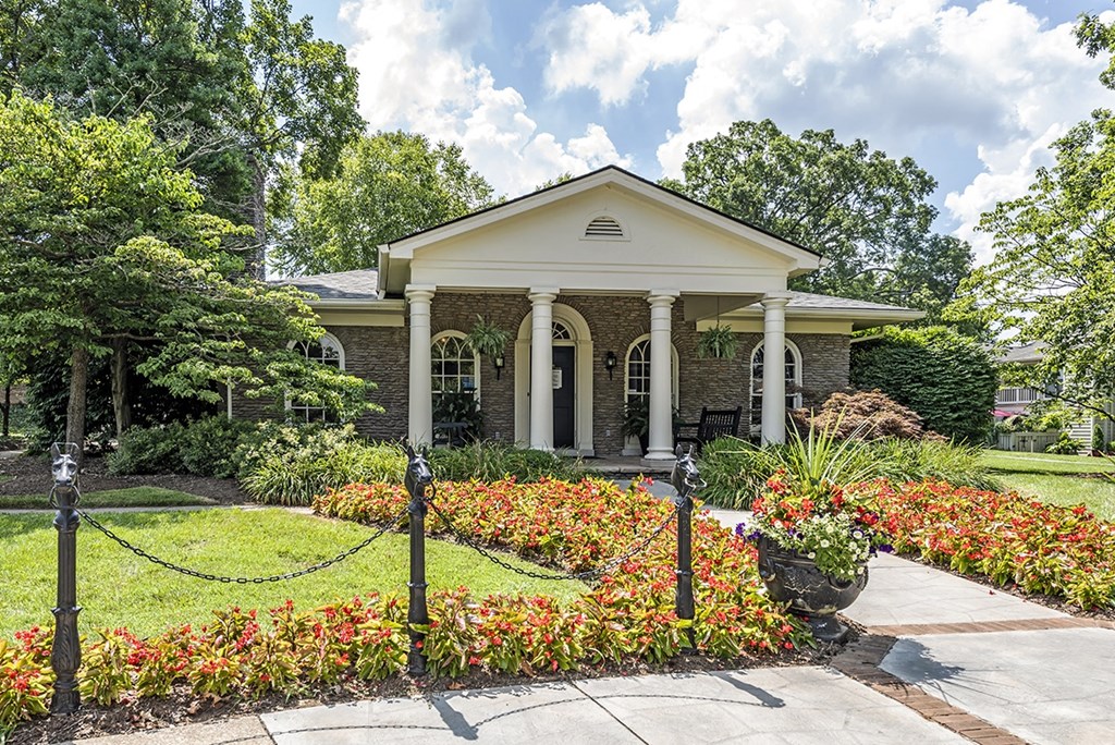 Courtyard Garden at Canter Chase Apartments, Kentucky, 40242