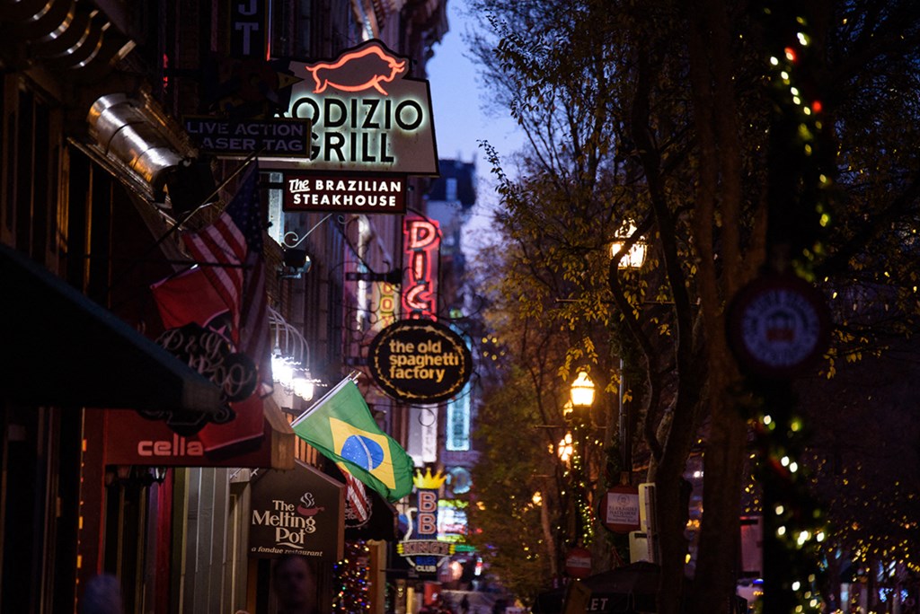 Enjoy Your Night Lifestyle at Aertson Midtown, Tennessee