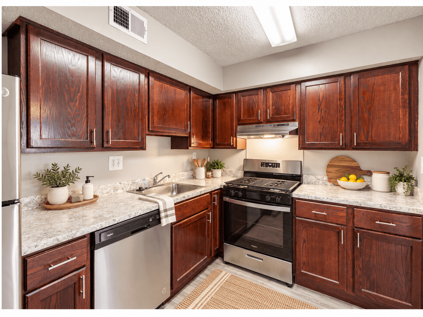 98 Oak Street 1-2 Beds Apartment for Rent