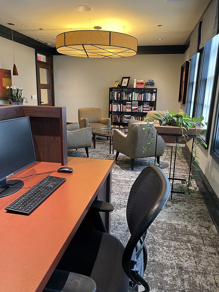 E-lounge with high-speed Internet access