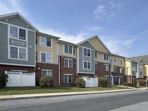400 W. Crestwood Drive Studio-3 Beds Apartment for Rent