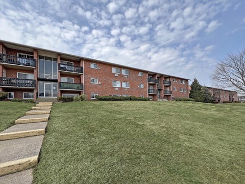 400 W. Crestwood Drive Studio-3 Beds Apartment for Rent