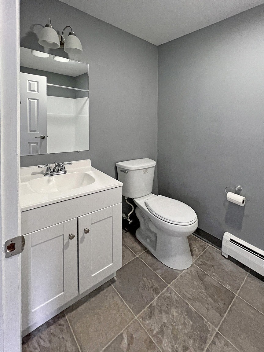 Woodland Apartments bathroom