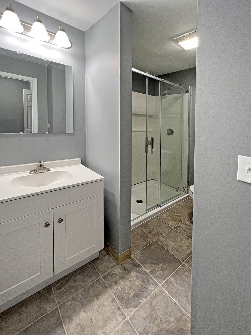 Woodland Apartments bathroom