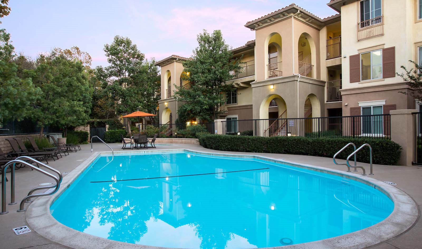 HIDDEN VALLEY Apartments in SIMI VALLEY, CA