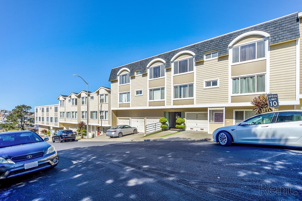 the enclave at homecoming terra vista parking lot