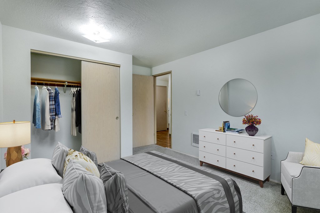 Towncenter apartments, bedroom, closet