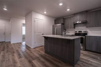 Spacious kitchens with natural lighting and full size stainless steel appliances - Photo Gallery 3