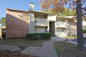 The Evergreens community exterior showing walking path and balconies - Photo Gallery 4