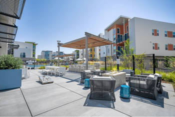 Hub Apartments in Folsom CA outdoor fire pit and seating area