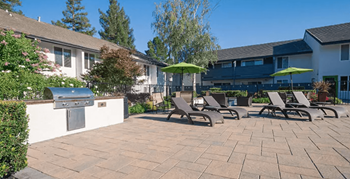 The Meridian in Walnut Creek, CA outdoor bbq area