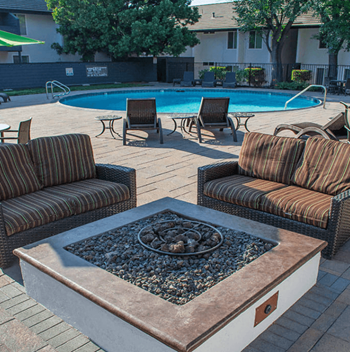 The Meridian in Walnut Creek, CA fire pit with resident lounge seating