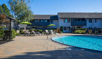 The Meridian in Walnut Creek, CA sparkling pool and outdoor seating