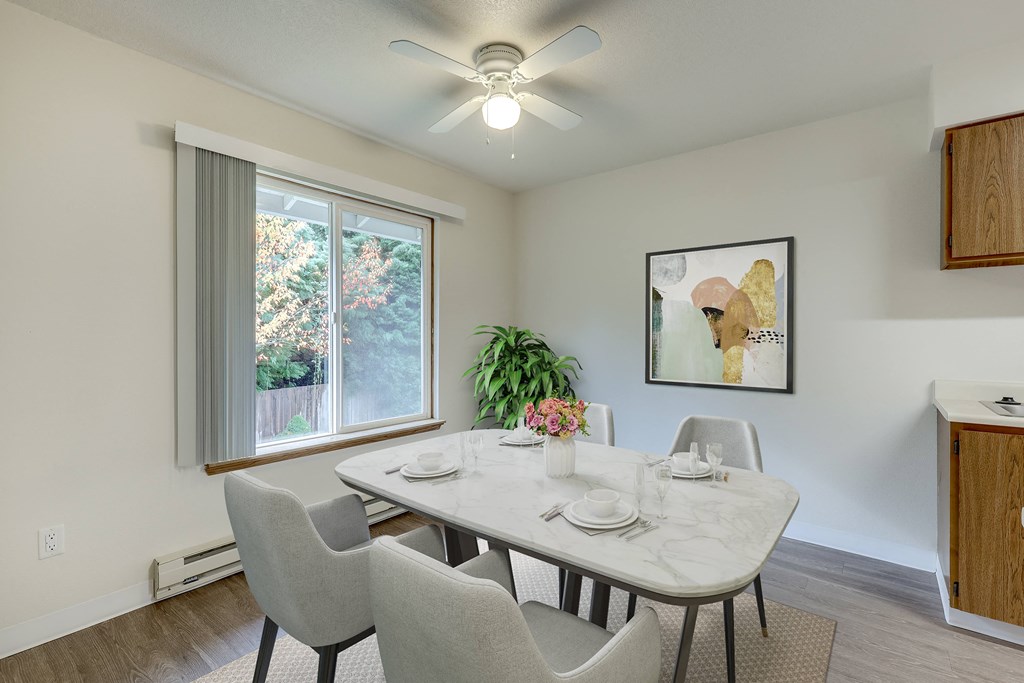 Dining at TOWNSHIP SHERWOOD, Sherwood, 97140