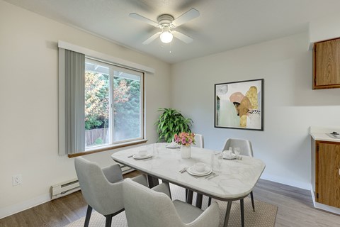 Dining at TOWNSHIP SHERWOOD, Sherwood, 97140