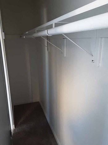 Bedroom closet with shelf - Photo Gallery 6