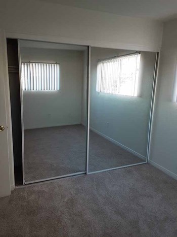 Bedroom mirrored closet doors - Photo Gallery 5