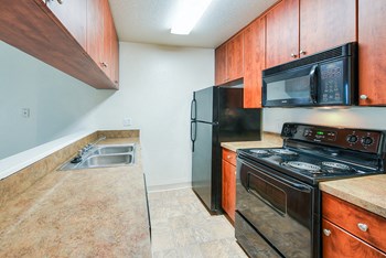 Kitchen with appliances - Photo Gallery 4