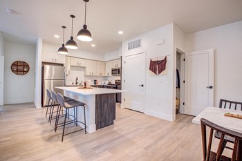 full kitchen with island - Photo Gallery 4