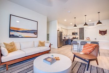 living room and kitchen - Photo Gallery 5