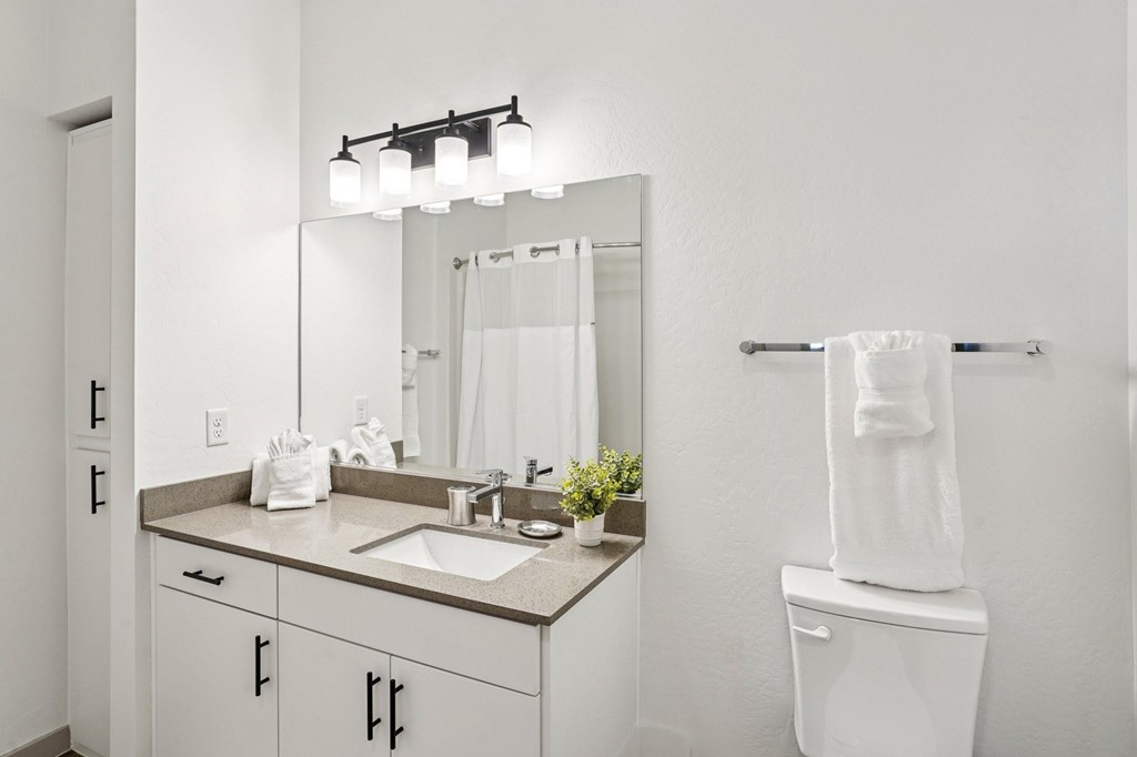 White Bathroom at Cottonwood Ranch, Casa Grande Arizona