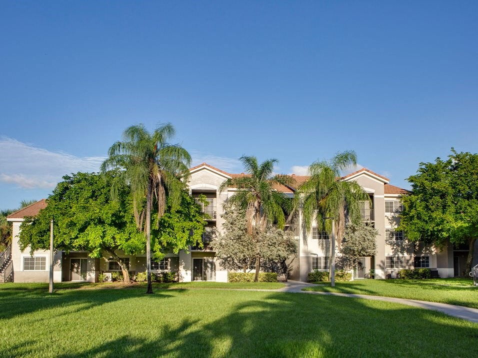 Exterior building view with grass at Banyan Pointe, Coconut Creek, FL 33073