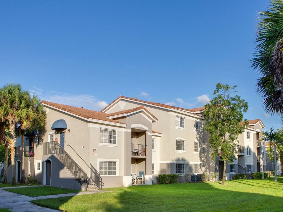 Exterior building view with grass at Banyan Pointe, Florida, 33073