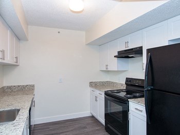 Kitchen with appliances  Aqua 2800 Apartments in Oakland Park Florida - Photo Gallery 12