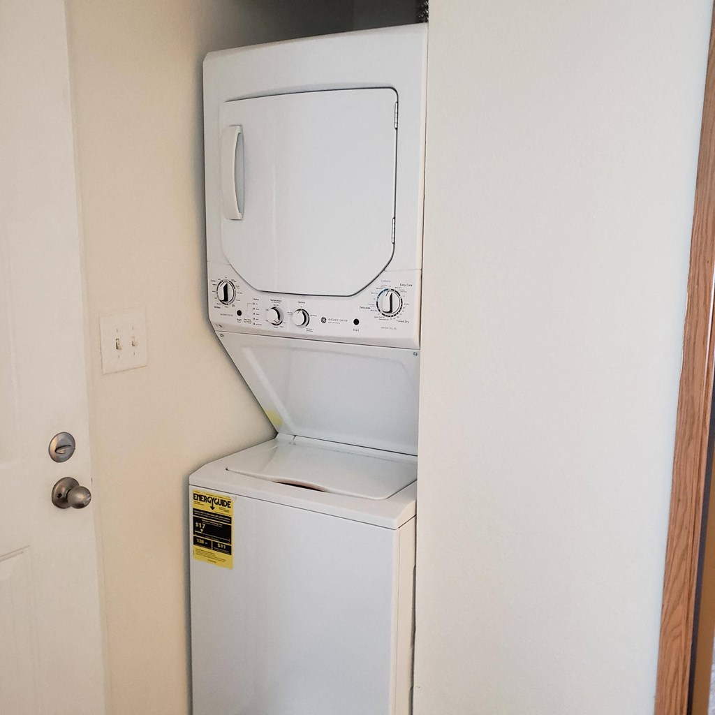 Des Moines Apartments - Marina Club - In-Unit Stackable Washer And Dryer
