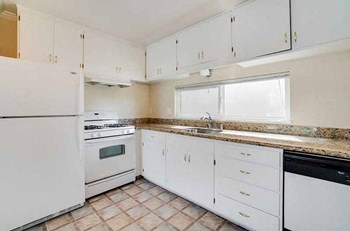 Kitchen with appliances - Photo Gallery 3