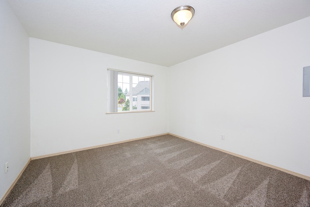 Bedroom with Plush Carpeting at Devonwood and First Place Apartments, Battle Ground, WA 98604