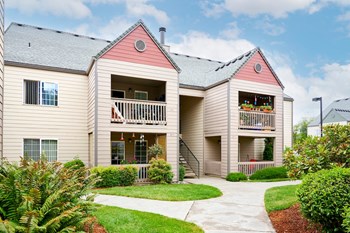 Apartments Battle Ground - First Place Devonwood - Outdoor Courtyard - Photo Gallery 2