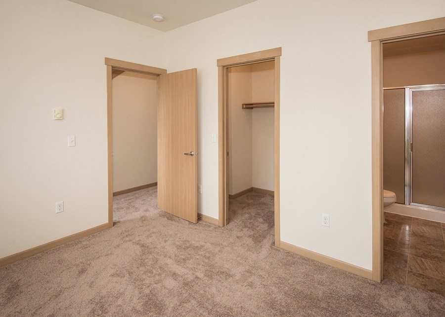 bedroom with closet
