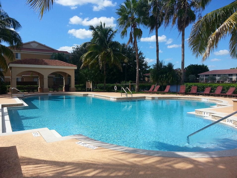 Pool with lounge chairs Bernwood Trace fort Meyers Florida