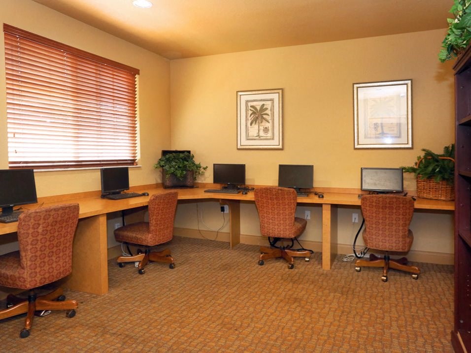 Business center with computers Bristol Bay in Tampa Florida