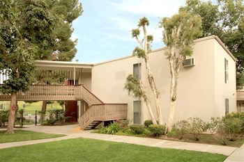 Exterior building with landscape - Photo Gallery 3