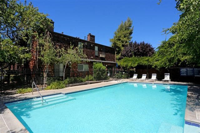 Stockton, CA 95219 | Harbor Isle Apartments | Swimming Pool