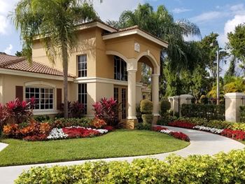 Clubhouse kitchen Hibiscus Pointe Apartments in Miami Florida