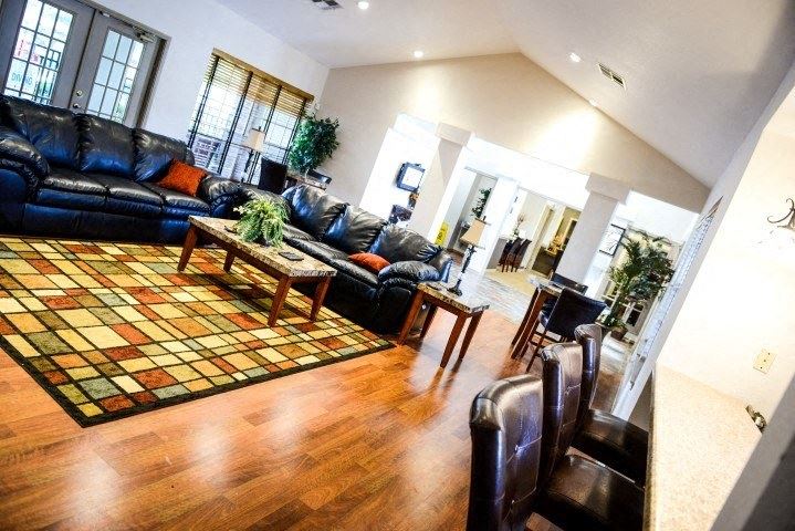 Common area with seating - Photo Gallery