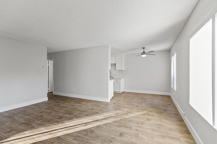 RIVIERA DE VILLE APARTMENTS