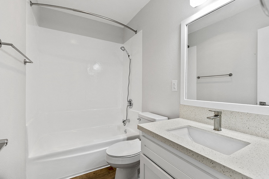 RIVIERA DE VILLE APARTMENTS