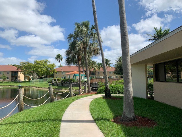 Walk trail at Cross Keys, North Lauderdale, FL