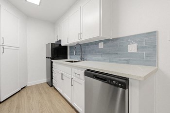 Kitchen with tile backsplash and appliances l Nimitz Pointe Apartments - Photo Gallery 2