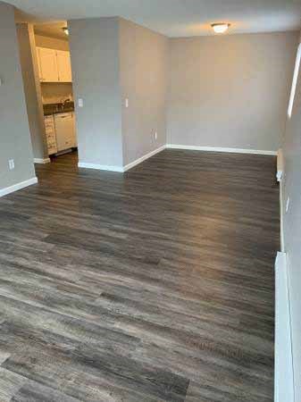 Dining area with view to kitchen - Photo Gallery 4