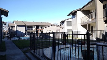 The Grandon spa area next to pool - Photo Gallery 6