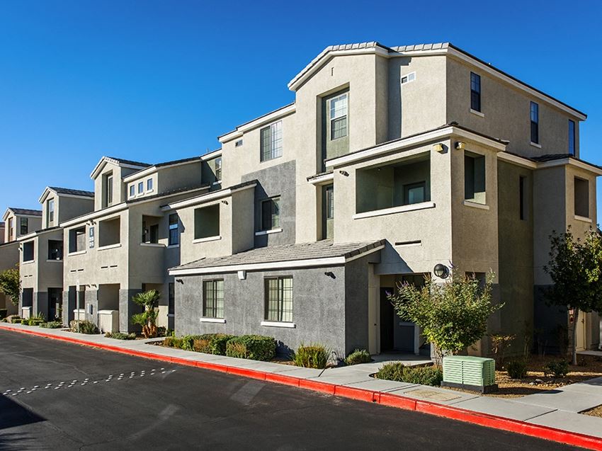 Exterior view of building from street - Photo Gallery