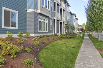 Buildings & Landscape | Briggs Village Apartments in OLYMPIA, WA 98501 - Photo Gallery 6